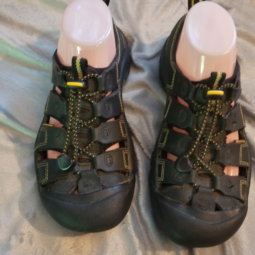 Keen blk Newport H2 River water shoes Sz 6